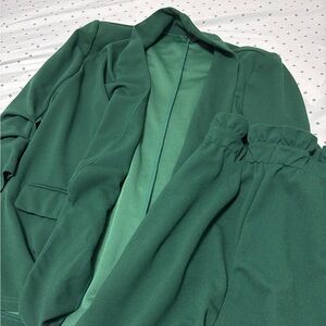 Elegant Emerald Green Women’s two-piece Suit Jacket/Blazer and Pants